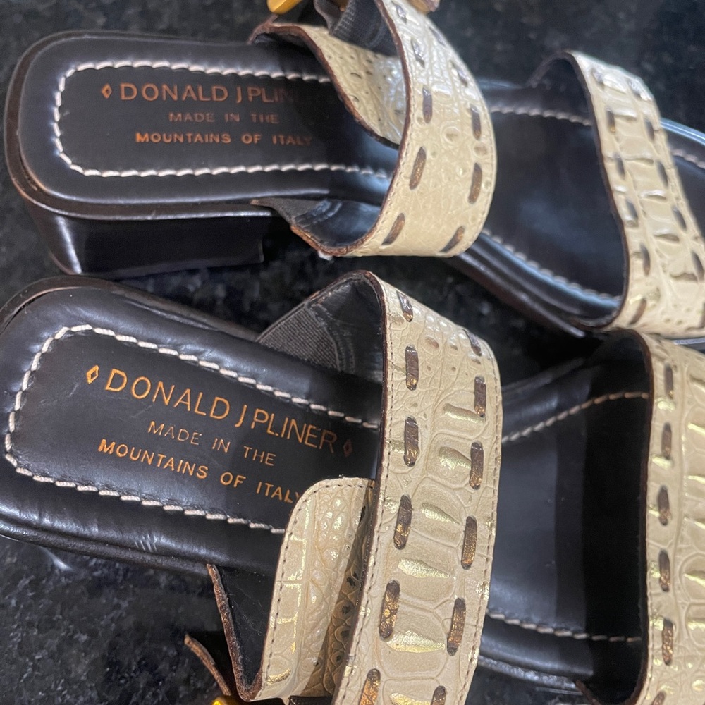 Brand new! Donald J Pliner Tab and Black Sandals